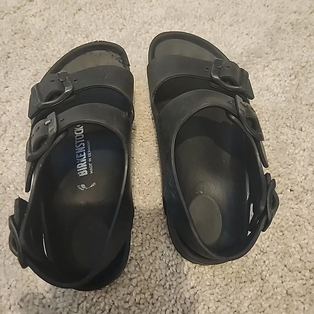 Birkenstock clothing fit left